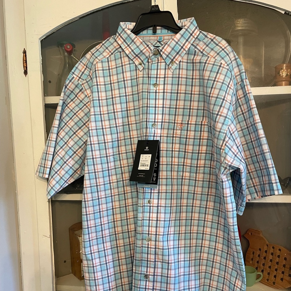 Men’s L button down Ariat short sleeve